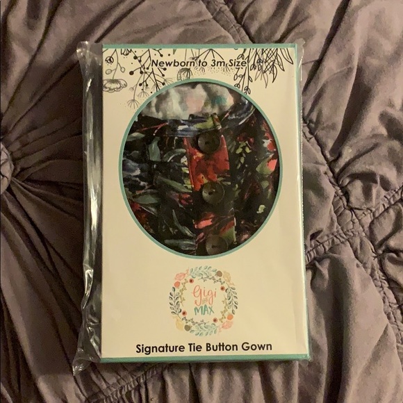 Gigi and Max 0-3 month button gown - Picture 2 of 4